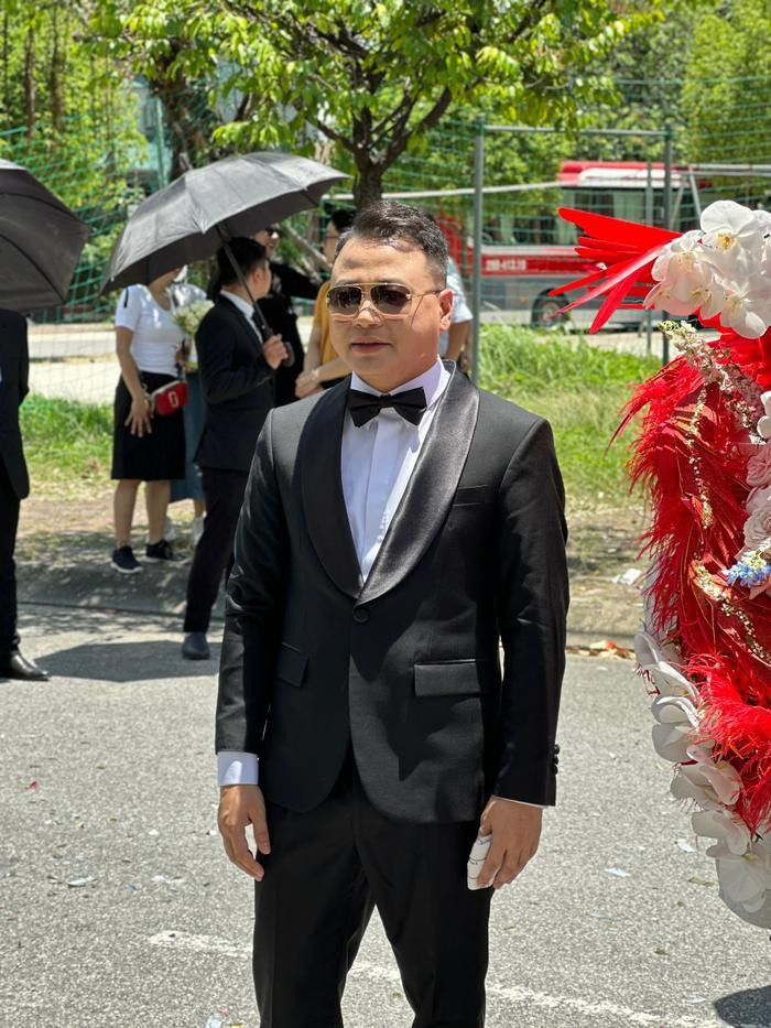 Bo Shark Binh tang qua dac biet cho con dau Phuong Oanh