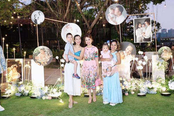 ẹ con Á hậu Hoàng Oanh cũng đến chung vui với gia đình MC gốc Bắc.