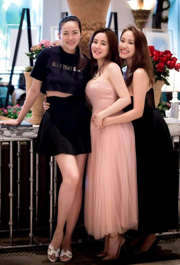 ay xuất hiện trong nhiều bữa tiệc do chính họ tổ chức.