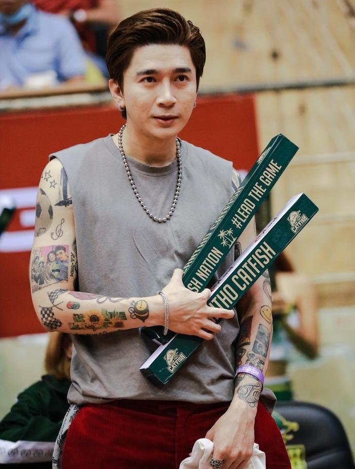 Bi reo ten vao tin don bi bat, Chi Dan se livestream lam ro?-Hinh-4