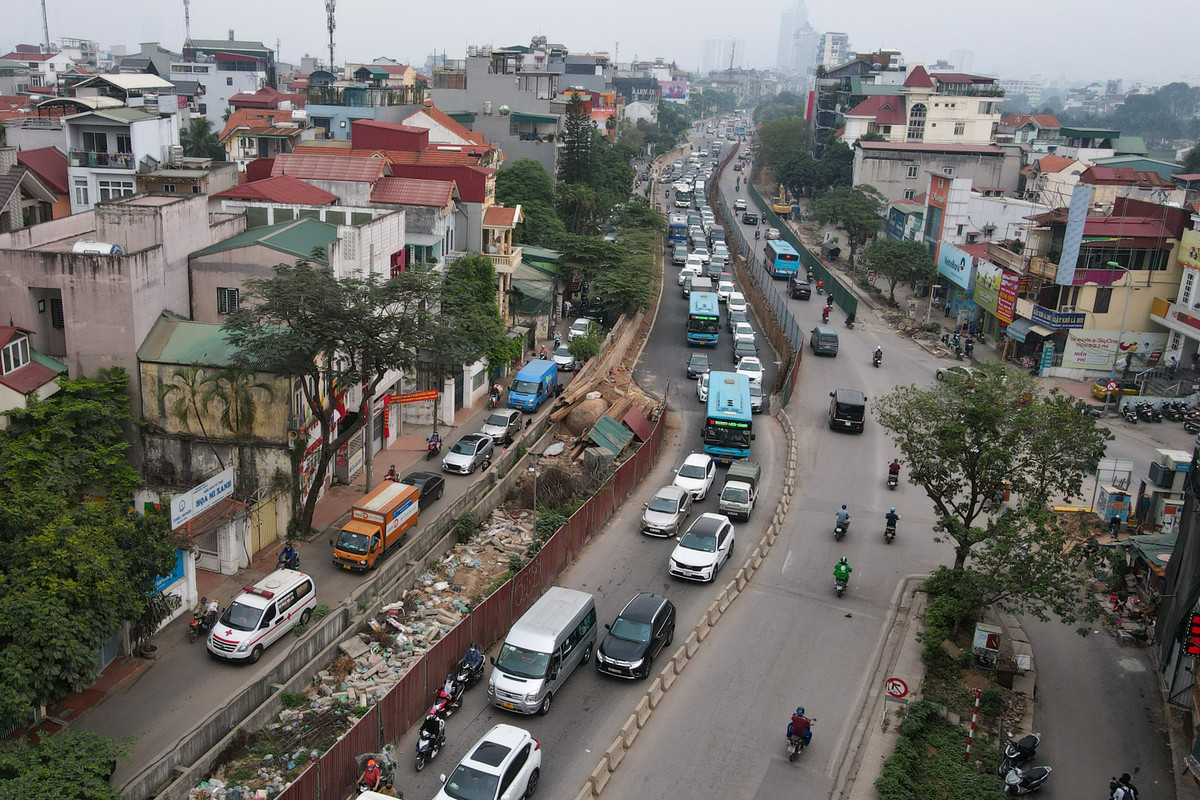 Khoảng 500 m bên trái tuyến kéo dài từ nút giao Âu Cơ - Nghi Tàm tới khu vực ngõ 124 Âu Cơ đã hoàn thành việc hạ cốt đê và thi công nền đường. Khu vực này cũng đã cho xe cộ lưu thông từ sau Tết Quý Mão.