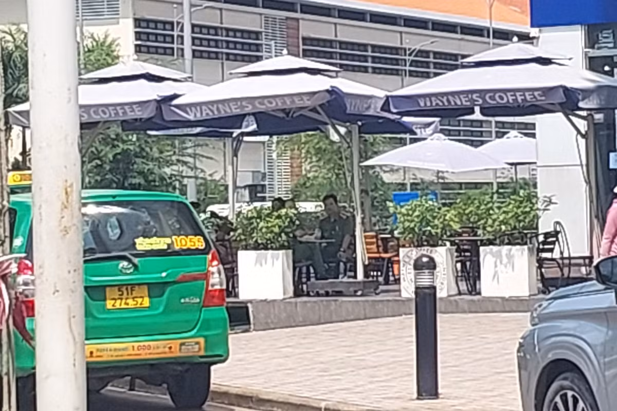 Cong ty tai chinh Shinhan o quan 1, TP HCM bi cong an kiem tra-Hinh-3