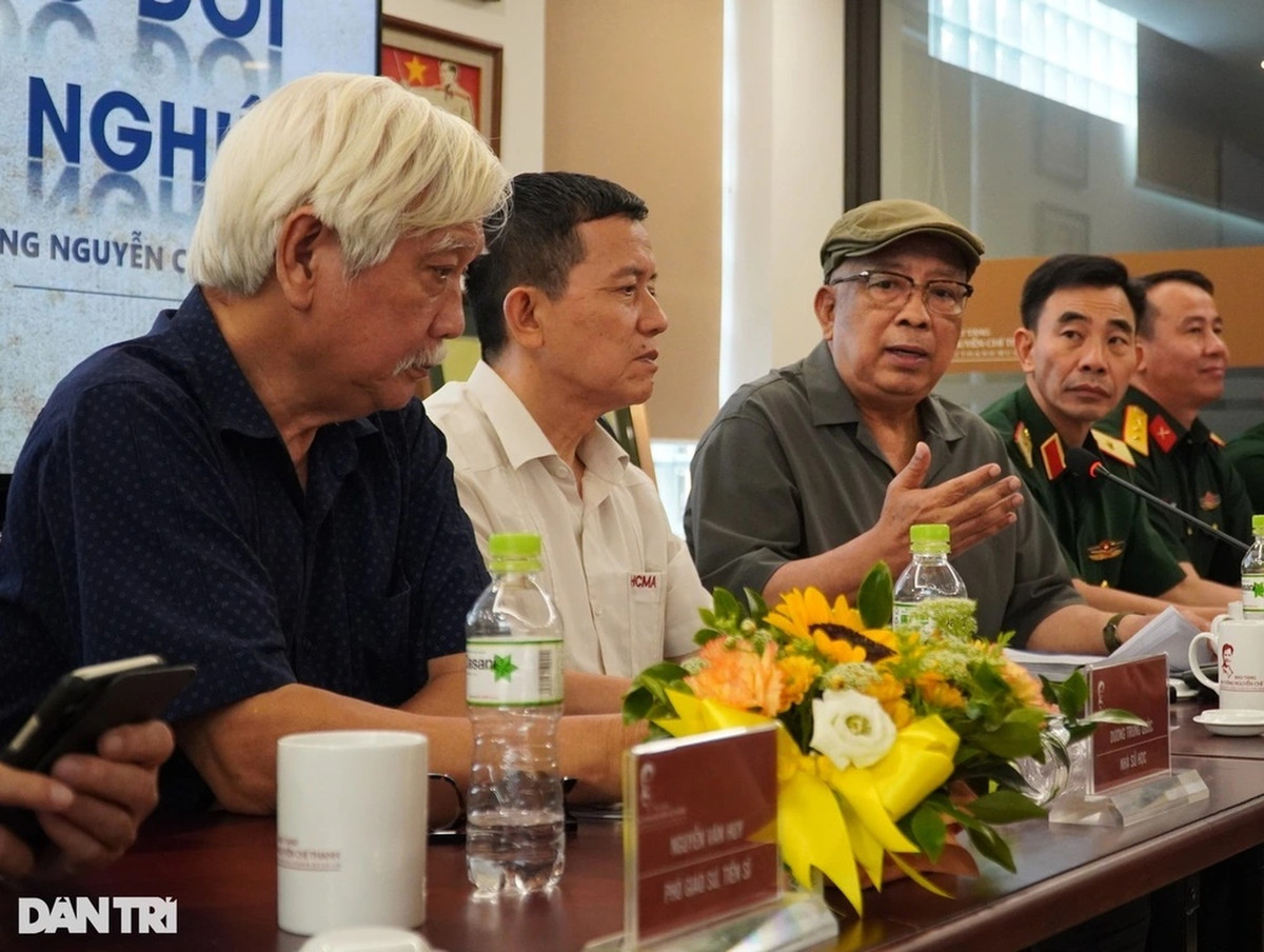 Trong những tháng cuối cùng trước khi từ trần, dù phải chiến đấu với căn bệnh hiểm nghèo, Thượng tướng Nguyễn Chí Vịnh vẫn cố gắng hoàn thành tâm nguyện của mình là xây dựng và cho ra mắt Bảo tàng mang tên cha ông - Đại tướng Nguyễn Chí Thanh (Ảnh: Ngọc Tân). Tư liệu ảnh được cung cấp bởi PGS.TS. Bùi Chí Trung, Phó viện trưởng Viện Báo chí và Truyền thông.