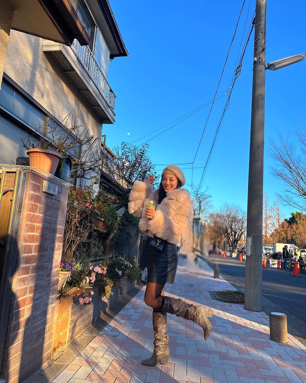 Sao Việt Văn Mai Hương khoe vẻ đẹp rạng rỡ và phong cách cá tính tại Nhật Bản.