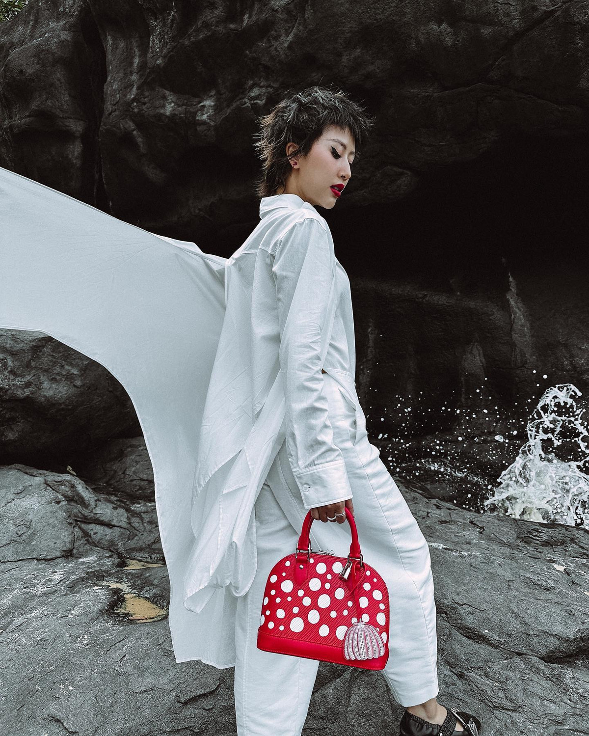 Quỳnh Anh Shyn hoá Tiểu Long Nữ phiên bản hiện đại.