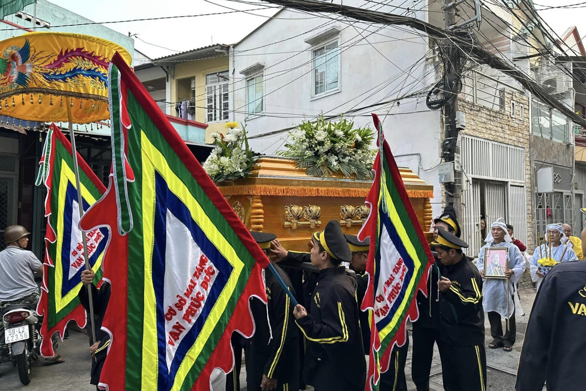 NSND Kim Cương, NSƯT Lê Thiện tiễn biệt nghệ sĩ Thiên Kim - Hình 9 NSND Kim Cuong, NSUT Le Thien tien biet nghe si Thien Kim-Hinh-9