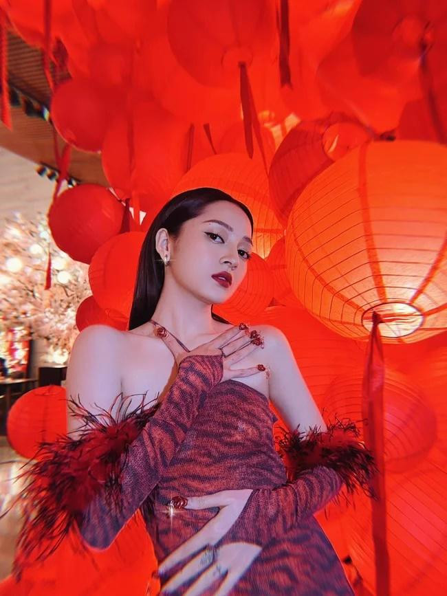 iện hình ảnh Bảo Anh khóa môi trai trẻ đang nhận được sự quan tâm, song người trong cuộc chưa có phản hồi.