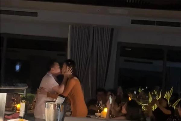 Dam cuoi Phuong Oanh - Shark Binh: Dia diem hon le gay bat ngo