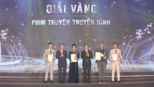 "Thương ngày nắng về" thắng giải Vàng, Thanh Sơn, Ngân Quỳnh gây bất ngờ ảnh 2