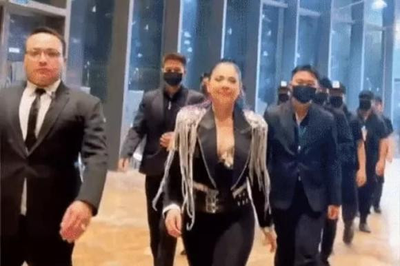 Thực hư Thanh Thảo thuê vệ sĩ hộ tống làm lố tại sự kiện Thuc hu Thanh Thao thue ve si ho tong lam lo tai su kien