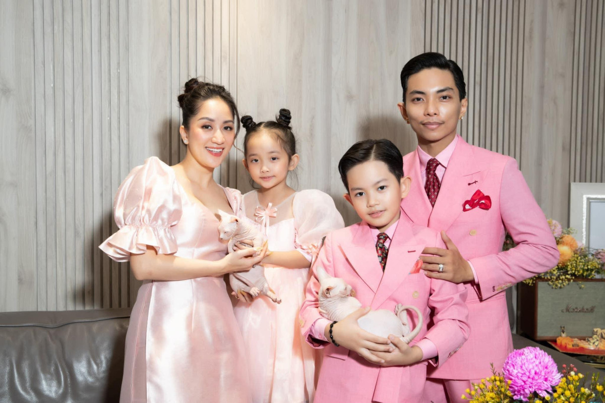 Gia đình Khánh Thi - Phan Hiển khoe thành viên mới - 2 bé mèo cưng.