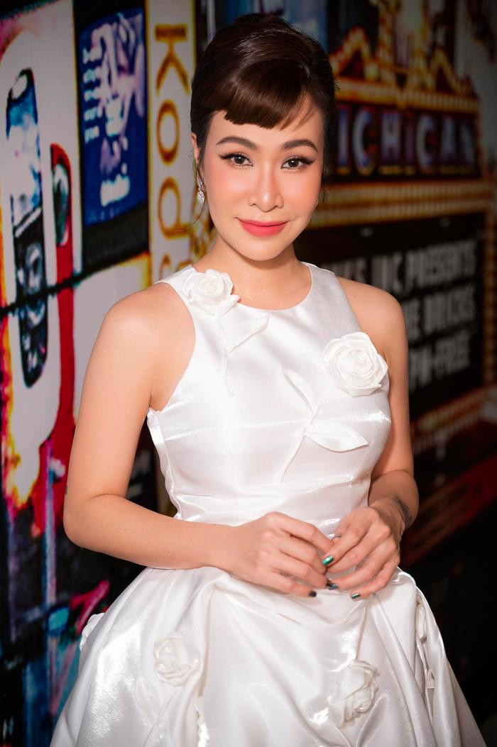 Uyen Linh len tieng giua luc bi chi trich thieu ton trong khan gia