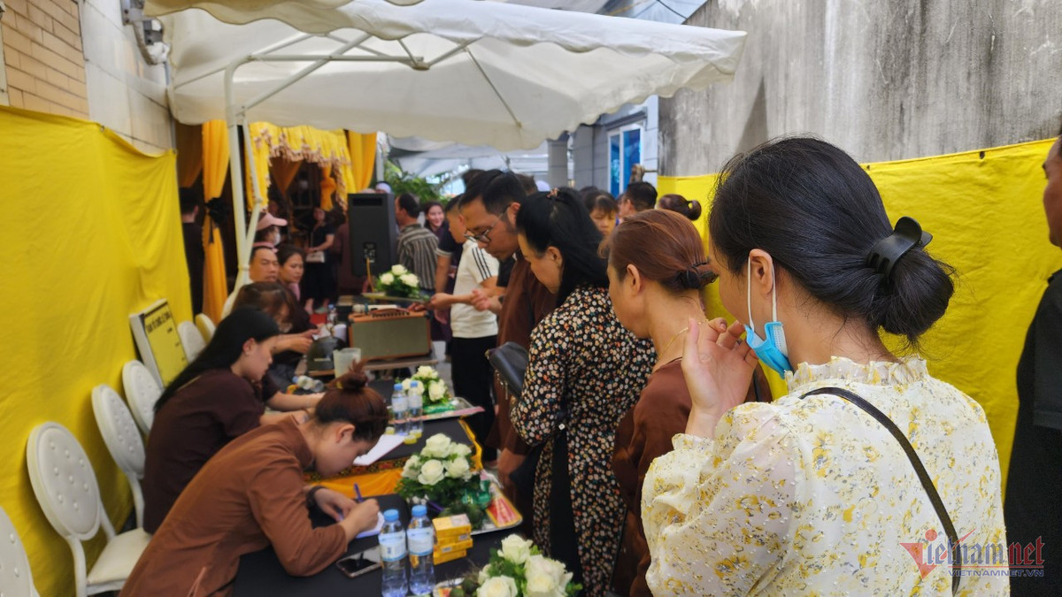 Gia quyến không nhận tiền phúng viếng.