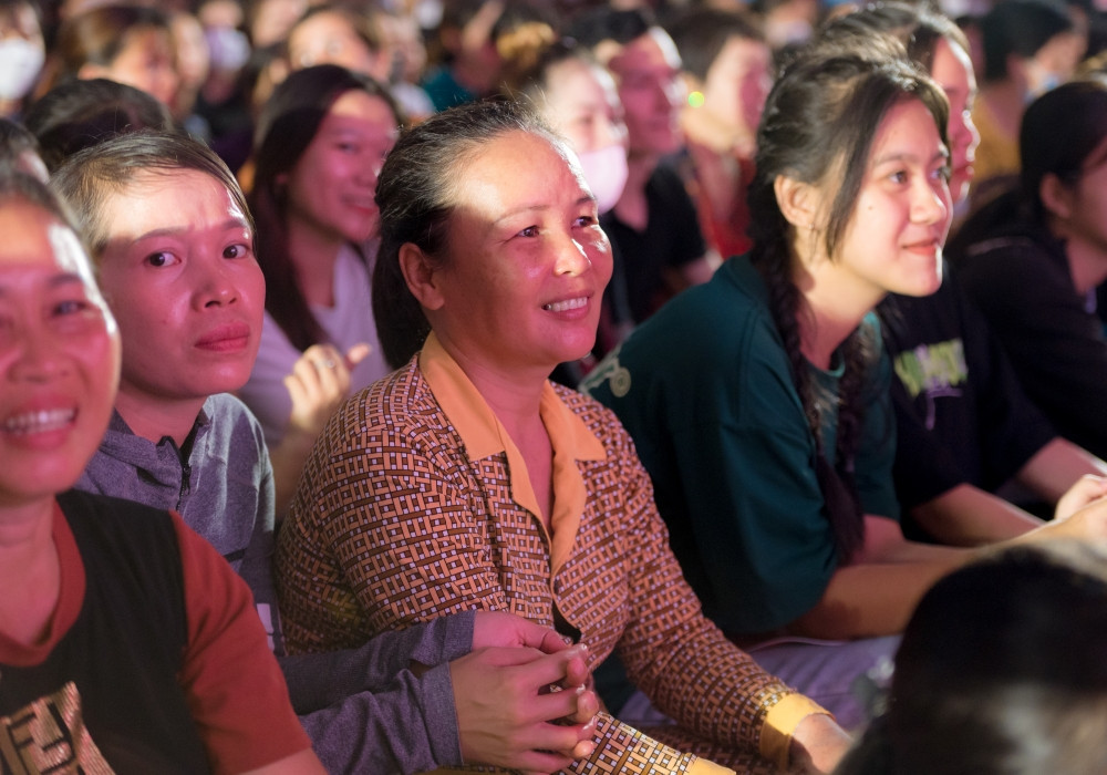 Lật mặt 6: Tấm vé định mệnh thuộc thể loại hành động - giật gân. Dự án mới mang thông điệp về gia đình, tình anh em - đề tài sở trường của Lý Hải. Dàn diễn viên gồm Tiết Cương, Huy Khánh, Trung Dũng, Diệp Bảo Ngọc. Đạo diễn cũng dành nhiều "đất" cho các gương mặt trẻ như Trần Kim Hải, Huỳnh Thi, Tú Tri, Quỳnh Như.