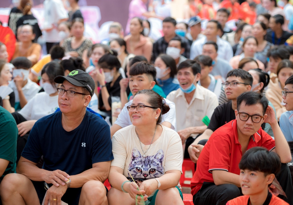 Đại diện Hội Người cao tuổi ở huyện Lấp Vò (Đồng Tháp) nói: “Gia đình tôi nhiều đời làm nghề chiếu nên khi xem phim, tôi cảm thấy rất xúc động. Nhờ có Lý Hải và bộ phim, hình ảnh làng nghề chiếu Định Yên không chỉ được khán giả cả nước biết đến mà còn vượt ra khỏi biên giới đến nhiều quốc gia khác".