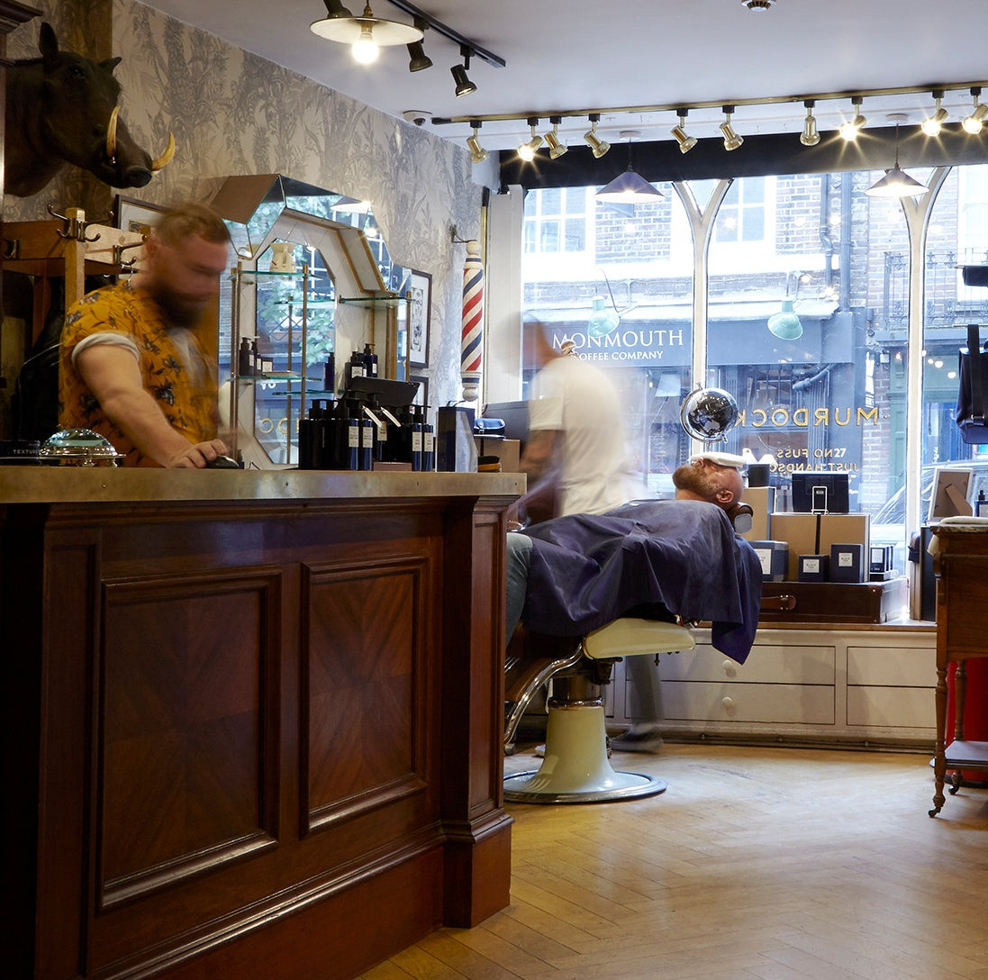 Được biết, Truefitt and Hill là tiệm cắt tóc lâu đời nhất thế giới và mở cửa từ năm 1805.