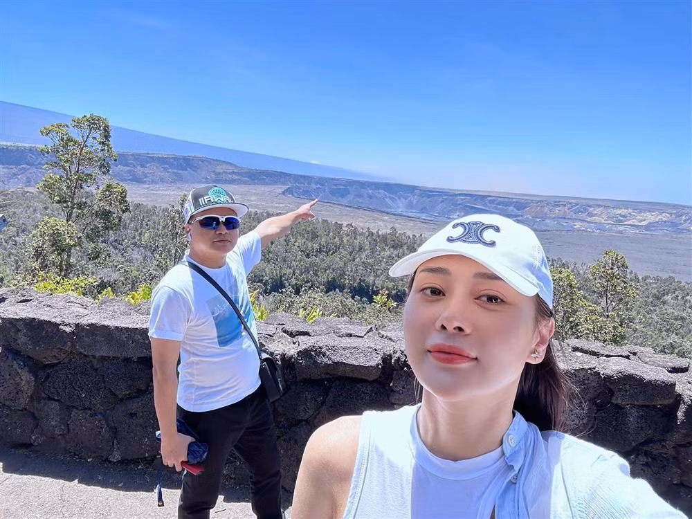 Chỉ đến khi vào trạm dừng nghỉ Phương Oanh mới tươi tỉnh trở lại. Cô nói "xin chừa", không dám đi trực thăng lần 2.