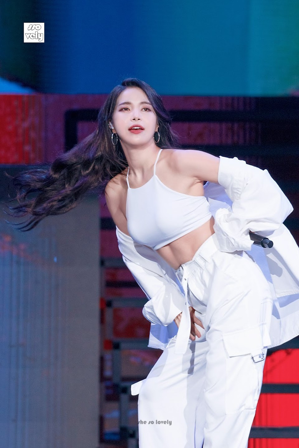 Solar (Mamamoo) là minh chứng rõ ràng của việc chăm chỉ luyện tập sẽ mang lại trái ngọt. Từ một nữ idol với hình thể bình thường, cô quyết tâm có được hình thể săn chắc, rõ nét.