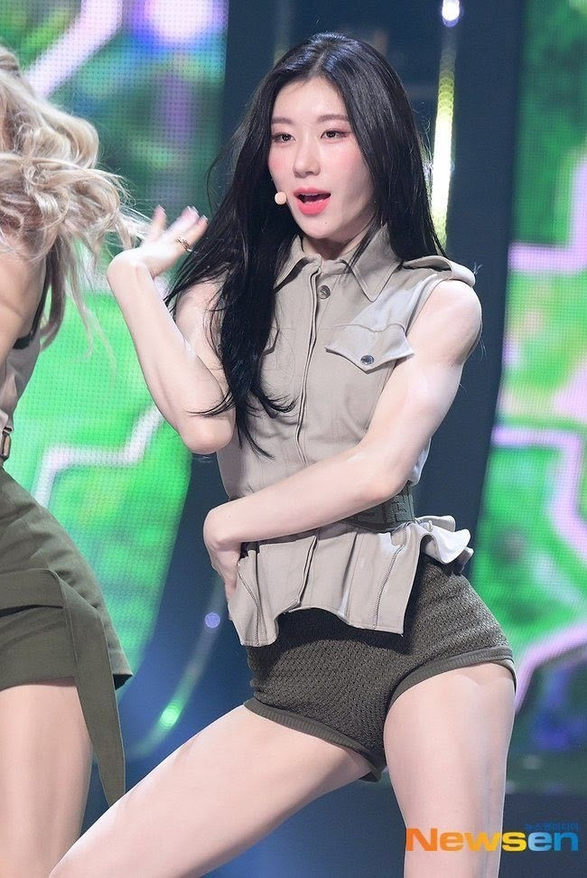 Diện mạo xinh đẹp, ngọt ngào tạo nên sự tương phản tuyệt vời với cơ bắp của người đẹp sinh năm 2001.