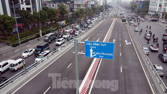 Theo thông tin từ UBND TP Hà Nội, thành phố đã chốt kế hoạch thông xe tuyến đường Vành đai 2 đoạn còn lại từ cầu Vĩnh Tuy tiếp nối với đoạn trên cao Ngã Tư Vọng vào ngày 11/1 tới đây.
