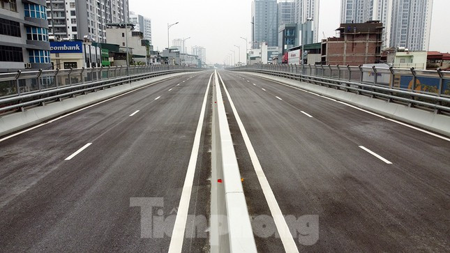 Do khu vực dự án tập trung rất đông dân cư với nhiều khu đô thị lớn nên theo dự kiến, khi tuyến đường này được đưa vào sử dụng sẽ tạo áp lực rất lớn lên 2 nút giao trọng điểm là Ngã Tư Vọng và Ngã Tư Sở.