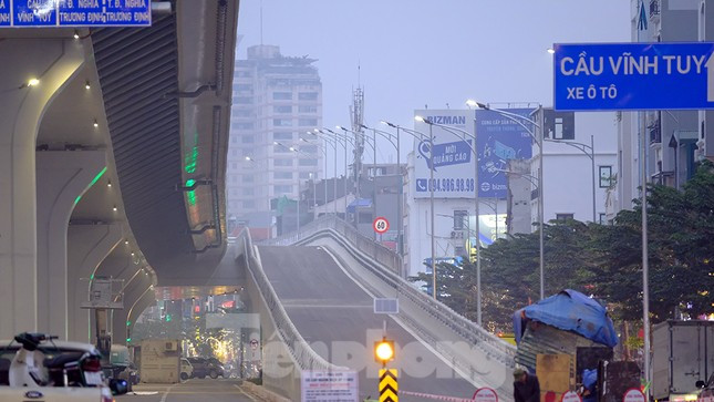 Phương án tổ chức giao thông làm sao tối ưu nhất để giảm ùn tắc là điều đặc biệt quan trọng vào lúc này. Làm sao tránh tình trạng thông thoáng chỗ này lại ùn ứ, ách tắc cục bộ điểm khác. Đó cũng là tình trạng đã từng xảy ra tại một số dự án giao thông đã thông xe trước kia.