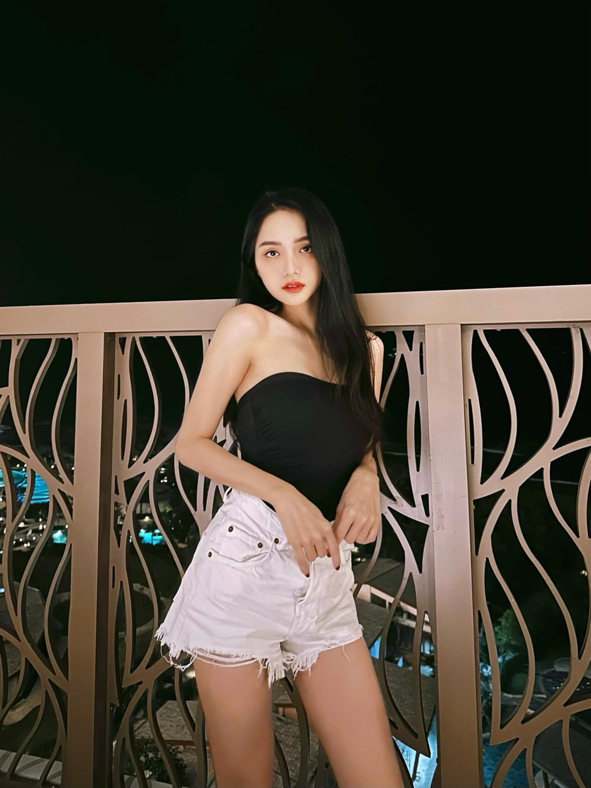 Sao Việt 13/1: Hương Giang đính chính tin đồn hẹn hò: “Độc thân vui tính, không có bạn trai người Hàn nào hết". 