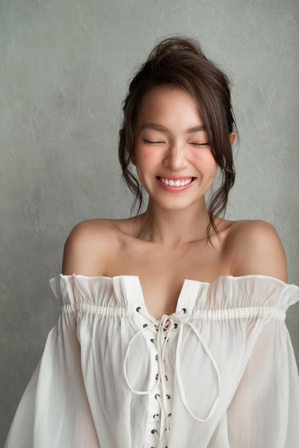 Châu Bùi thích thú khi nhắc đến Tết. Cô viết: “Tôi đi làm nhưng nghĩ đến Tết cứ cười mãi”.