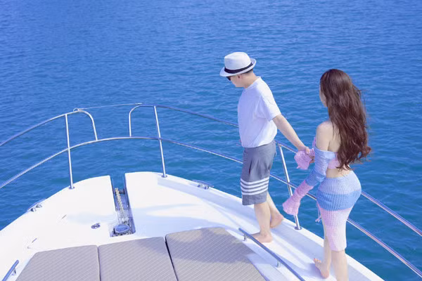 Thời gian qua, chuyện tình yêu của Shark Bình và Phương Oanh được dư luận quan tâm. Tuy nhiên, hiện tại nam doanh nhân đã hoàn tất thủ tục ly hôn nên những thị phi trước đó tạm lắng xuống.