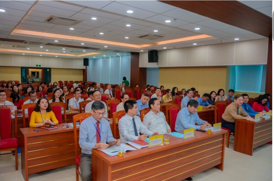 Dai hoi dai bieu Cong doan Lien hiep cac Hoi Viet Nam khoa III-Hinh-4