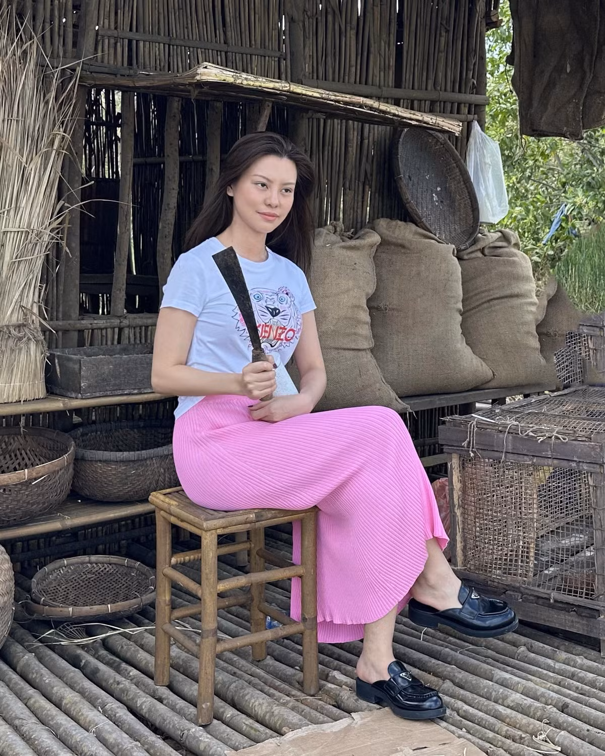 Ca sĩ Bùi Lan Hương hài hước với dòng trạng thái: “Tâm trạng chờ chồng về ăn Tết”.