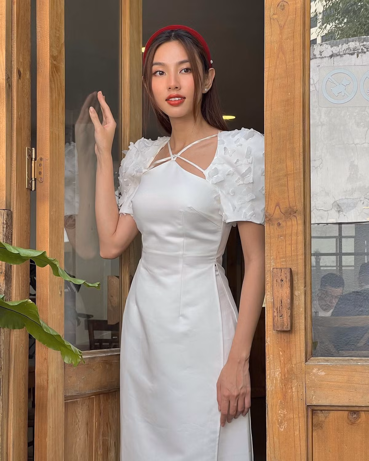  Thùy Tiên sẵn sàng đón Tết. Cô viết: "Mở cửa chào năm mới".