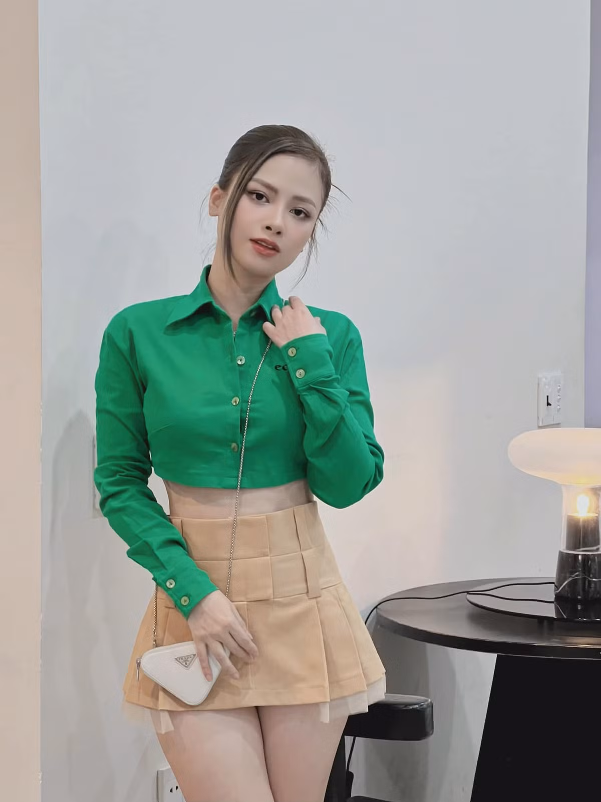 Ca sĩ Dương Hoàng Yến thả thính: “Không tiêu gì từ giờ cho tới Tết/ Để dành tiền mua hết trái tim anh”.