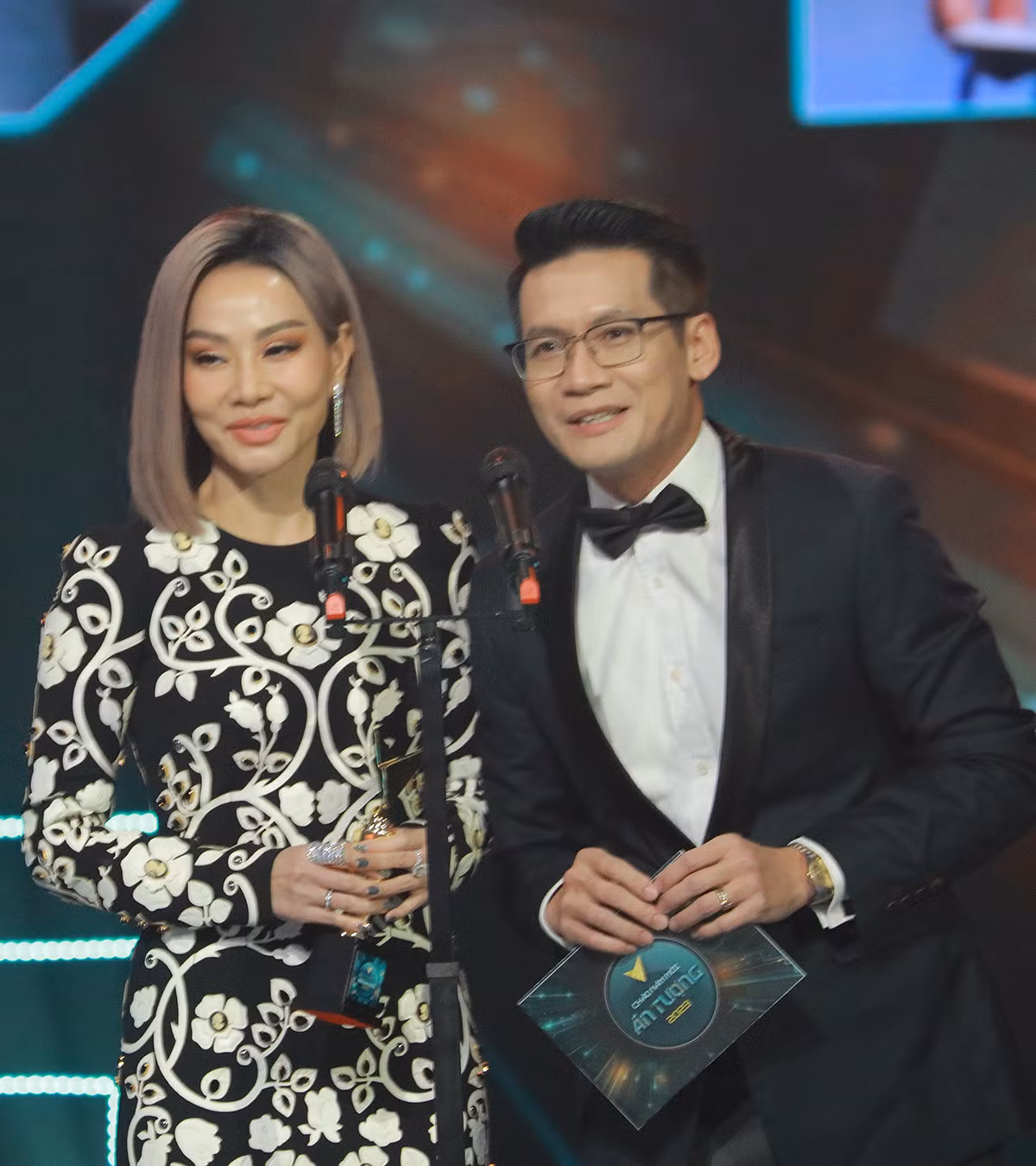 Nhan sắc khác lạ của Thu Minh tại lễ trao giải VTV Awards 2022 - Hình 4 Nhan sac khac la cua Thu Minh tai le trao giai VTV Awards 2022-Hinh-4