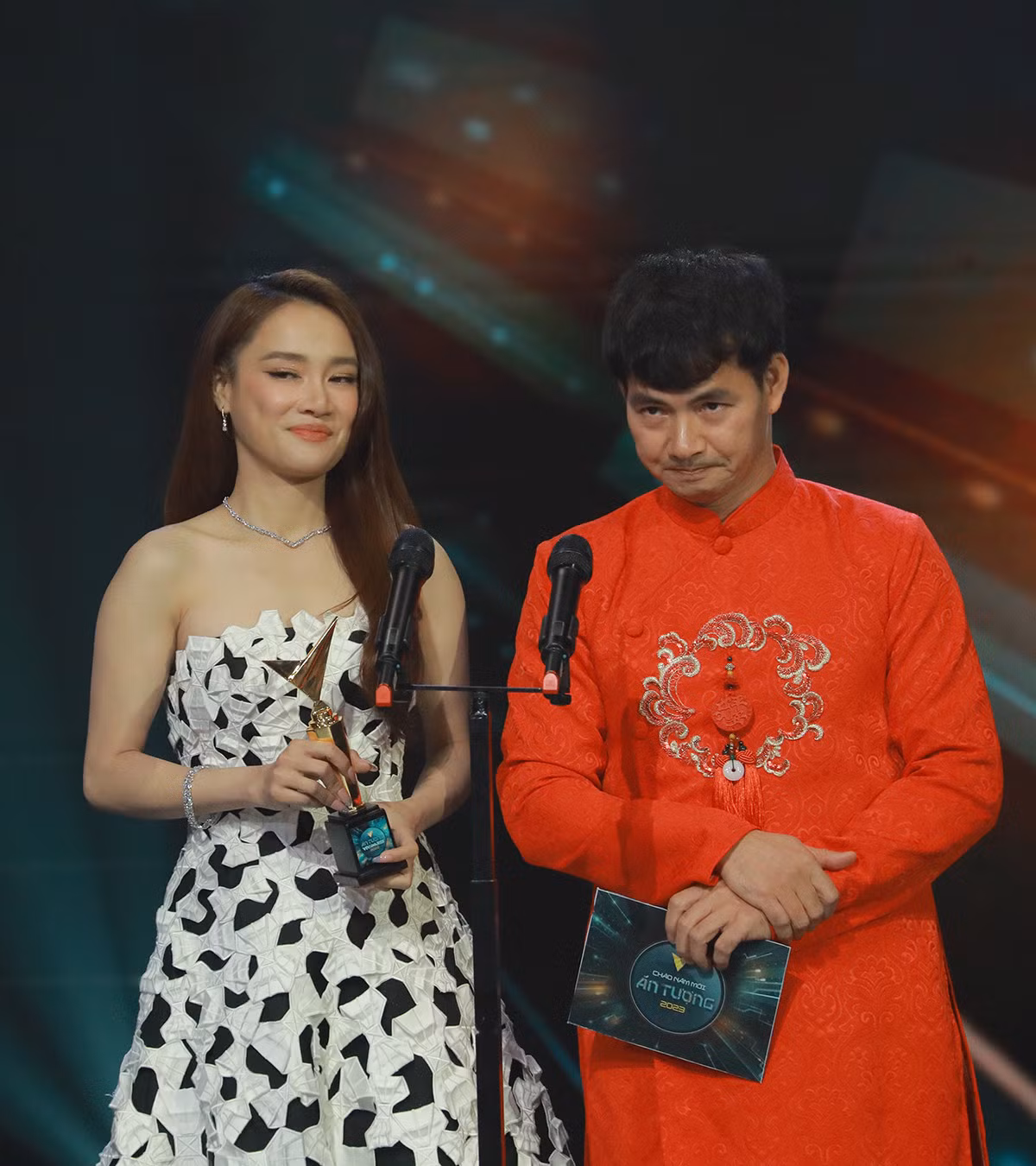 Nhan sắc khác lạ của Thu Minh tại lễ trao giải VTV Awards 2022 - Hình 6 Nhan sac khac la cua Thu Minh tai le trao giai VTV Awards 2022-Hinh-6