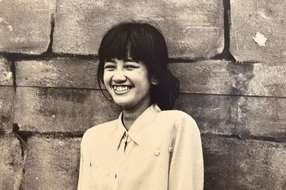 Hình ảnh của Hồng Nhung khi còn là thiếu nữ đôi mươi khiến ai nấy bất ngờ.