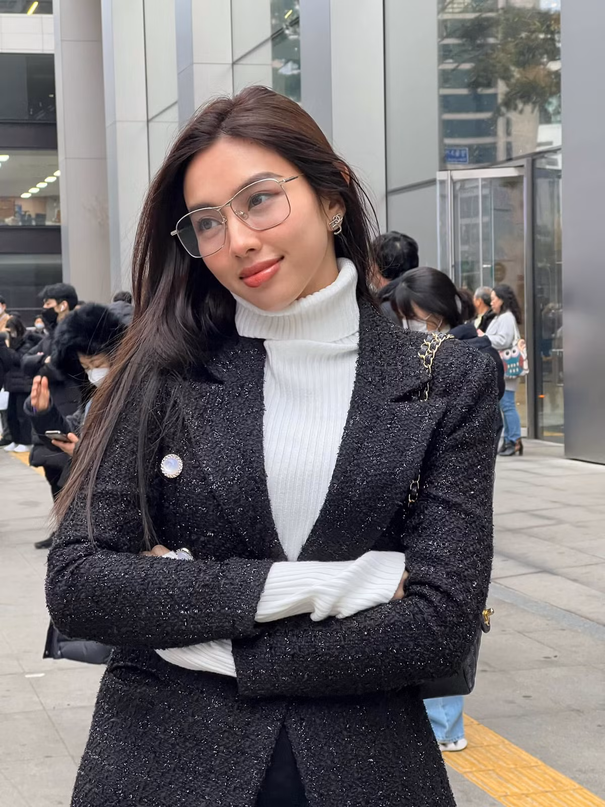 "Ngày mai quán cơm tấm sườn tới công chuyện với tôi", Hoa hậu Thùy Tiên vui đùa, thể hiện nỗi nhớ Việt Nam sau chuyến du lịch nước ngoài.