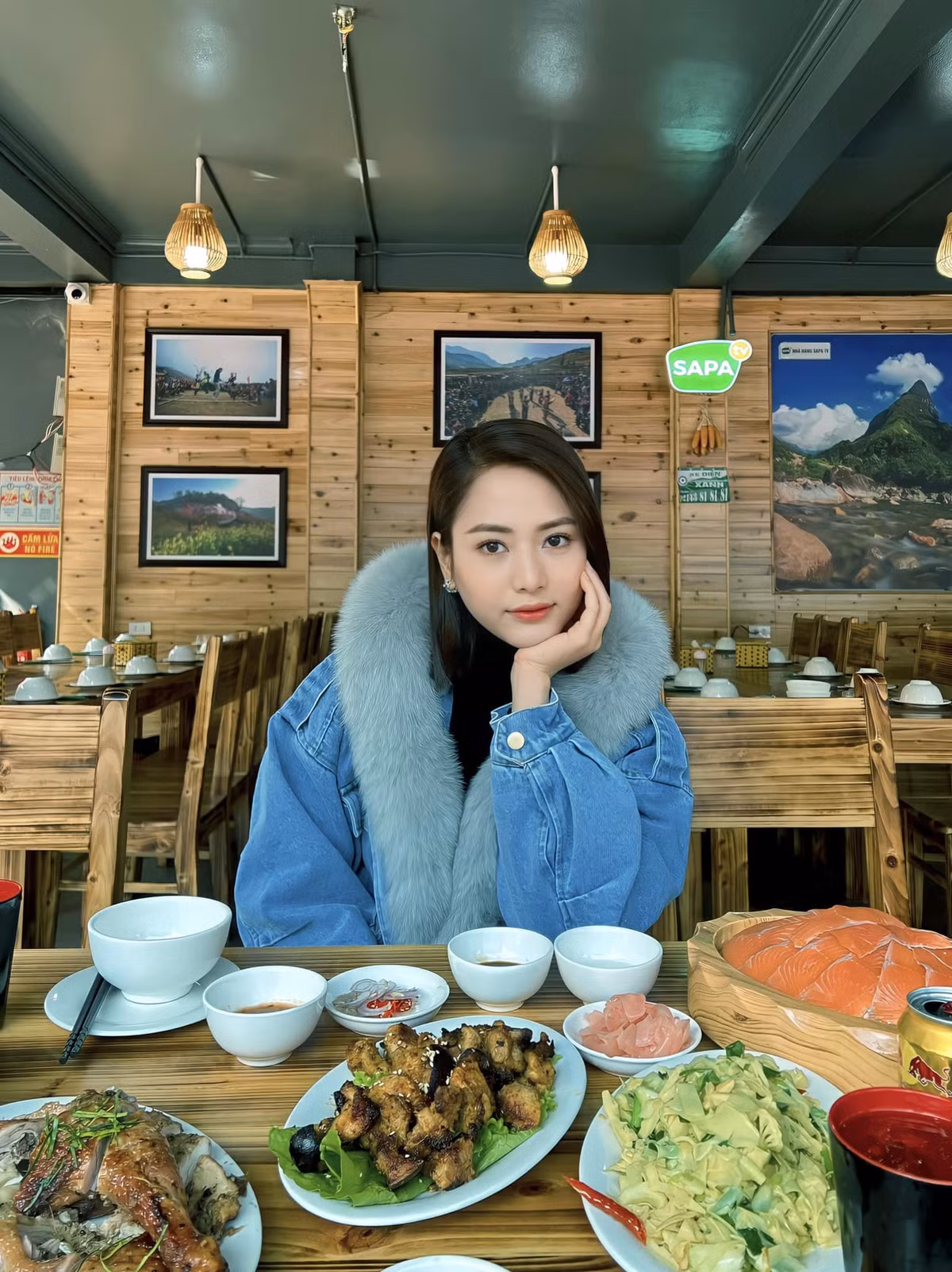 Diễn viên Việt Hoa xinh đẹp trong chuyến du xuân cùng bạn trai dịp đầu năm.