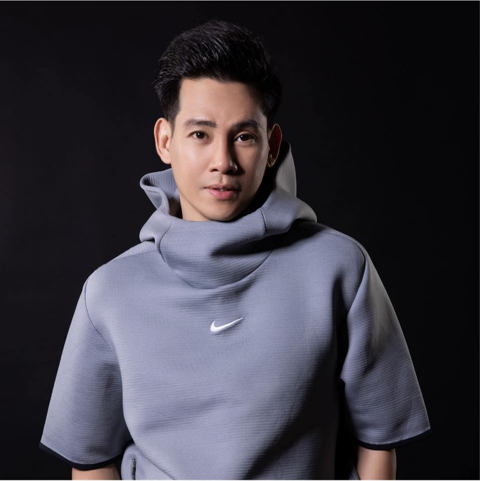 Phung Ngoc Huy ve Viet Nam doan tu con gai sau 8 nam