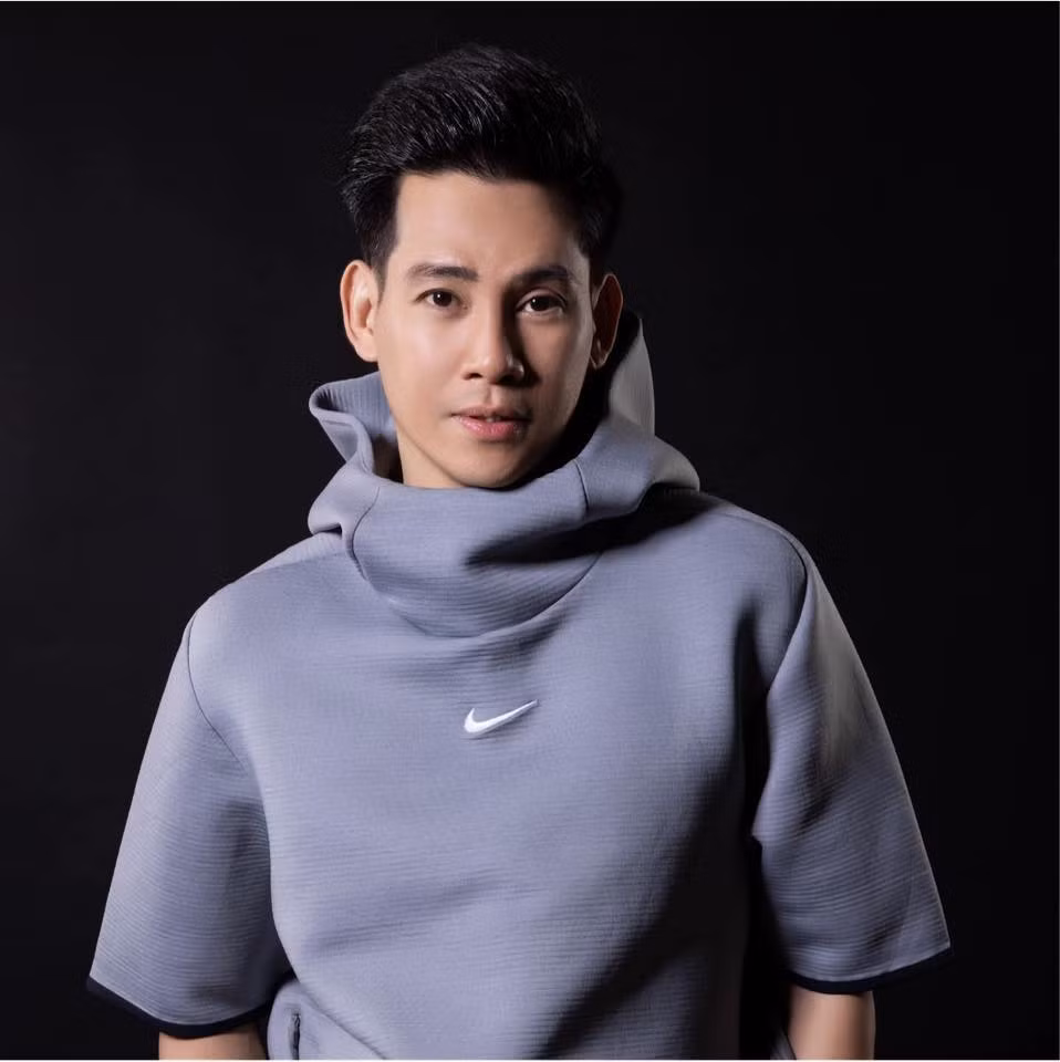 Phung Ngoc Huy ve Viet Nam doan tu con gai sau 8 nam