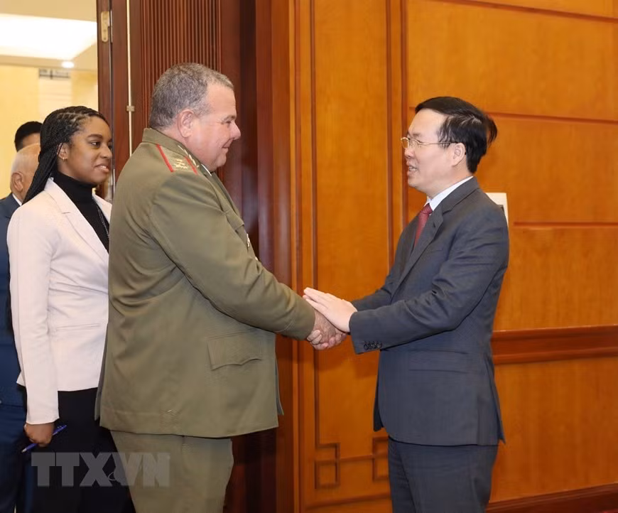 Thường trực Ban Bí thư Võ Văn Thưởng tiếp Chủ nhiệm Chính trị các Lực lượng vũ trang Cách mạng Cuba Victor Rojo Ramos thăm Việt Nam (7/12/2022). (Ảnh: Phương Hoa/TTXVN).