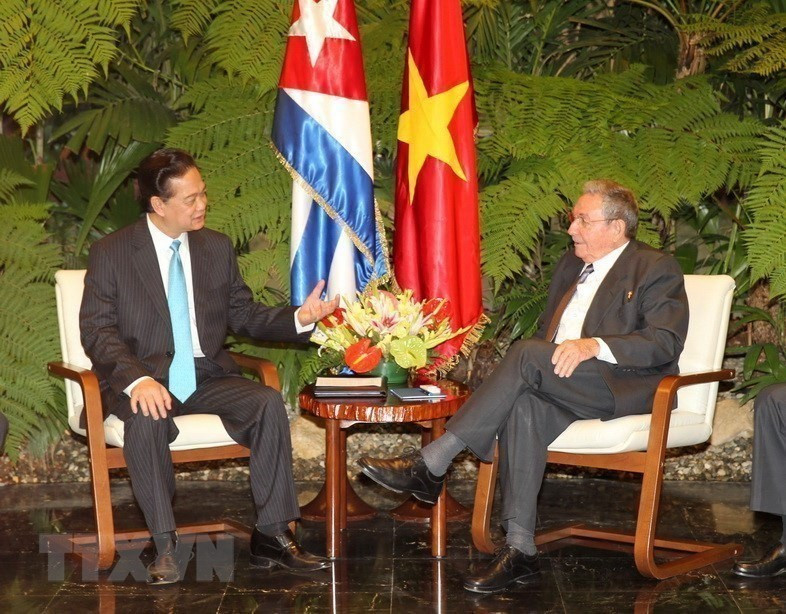 Thủ tướng Nguyễn Tấn Dũng và Chủ tịch Hội đồng Nhà nước và Hội đồng Bộ trưởng Cuba Raul Castro Ruz hội đàm tại Cung Cách mạng ở thủ đô Havana trong chuyến thăm chính thức Cuba từ ngày 26-28/3/2014. (Ảnh: Đức Tám/TTXVN).