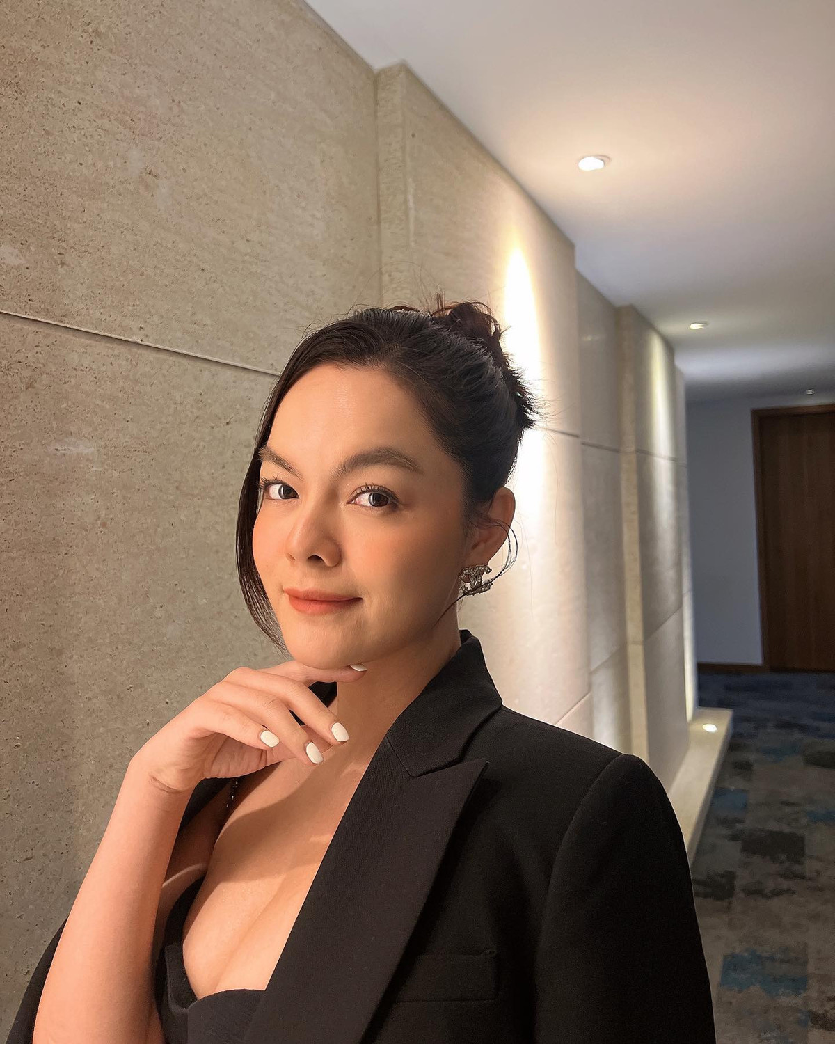 Ca sĩ Phạm Quỳnh Anh kết thúc kỳ nghỉ Tết, quay trở lại làm việc. Nhan sắc mẹ 3 con ngày càng mặn mà.