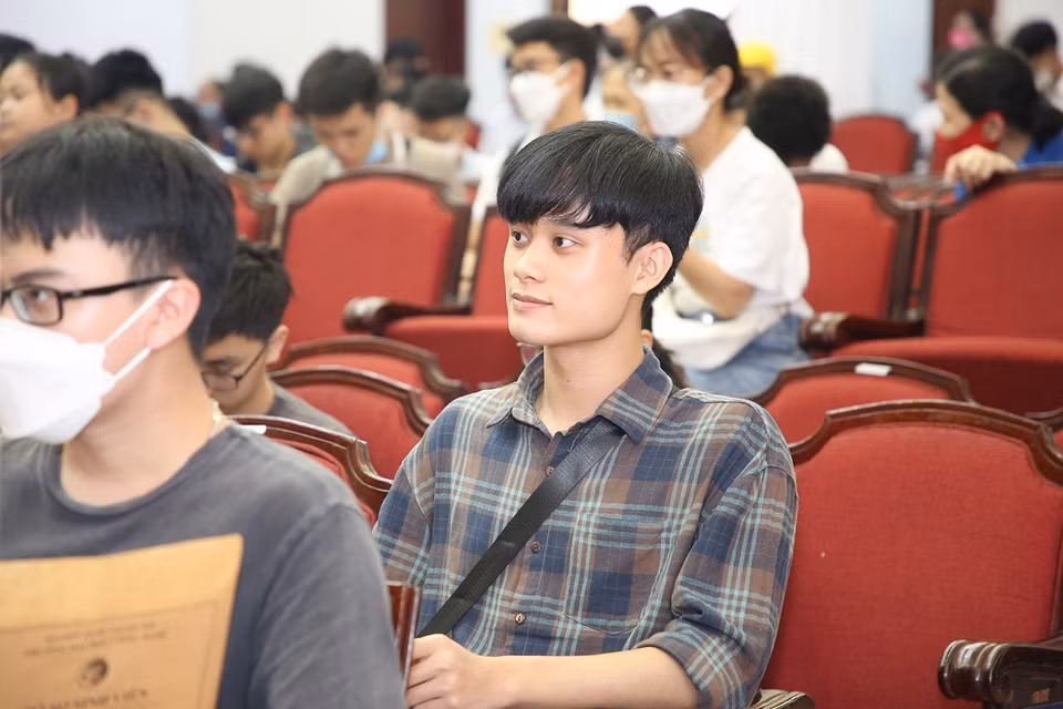 A khoa khoi A1 chia se cach lam bai trac nghiem mon Ly dat diem cao