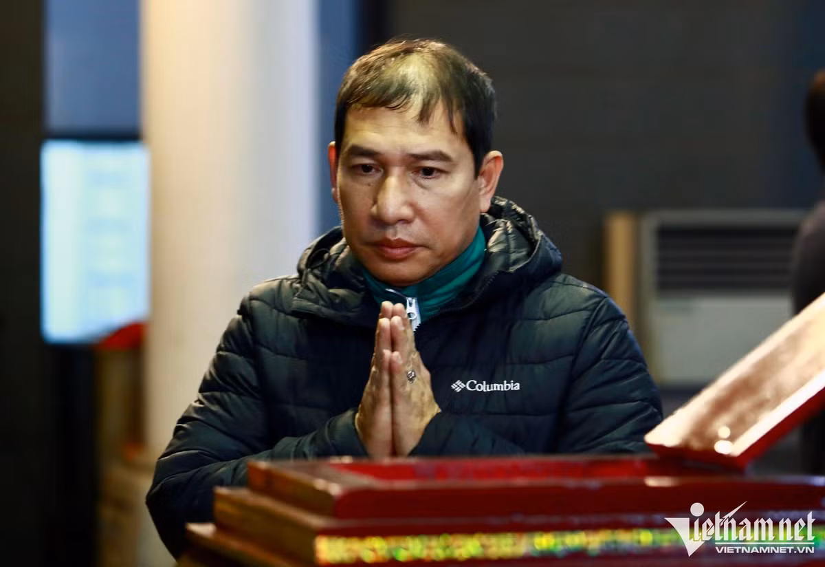 Nghệ sĩ Quốc Khánh - Quang Thắng tiễn biệt người thầy đáng kính.