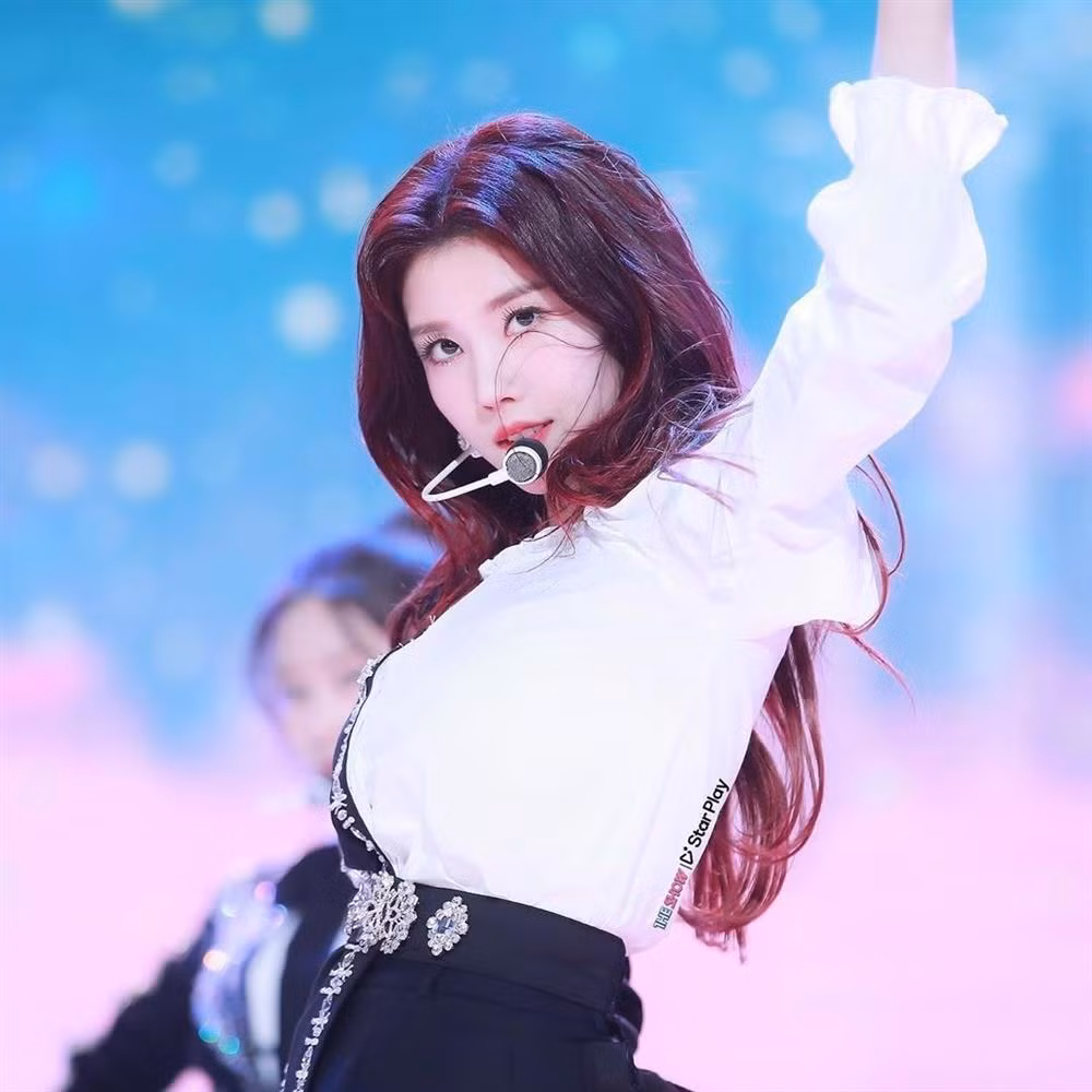 Trong khoảng thời gian 2 năm, Eun Bi cùng IZ*ONE hoạt động mạnh mẽ, có nhiều ca khúc nổi tiếng như La Vie en Rose, Violeta, Fiesta, Secret Story of the Swan… Nhóm trở thành một trong những nhóm nhạc nữ hàng đầu tại Hàn Quốc trong thời gian hoạt động.