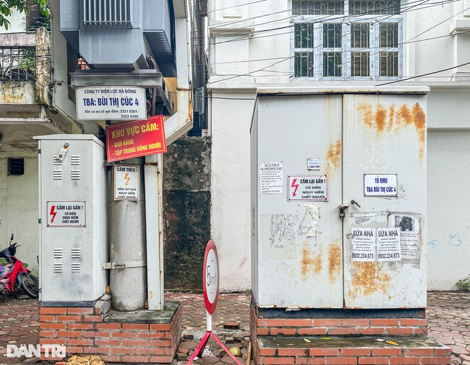 Vào chiều 17/11/2016, trạm biến áp Bùi Thị Cúc 4 tại phố Nguyễn Thị Minh Khai, phường Nguyễn Trãi, quận Hà Đông (Hà Nội) bị nổ khiến 1 người tử vong, 4 người bị thương. Thời điểm xảy ra vụ nổ 5 nạn nhân đang ngồi uống nước cạnh trạm biến áp này. Theo ghi nhận của phóng viên, gần 7 năm sau vụ nổ quanh trạm biến áp Bùi Thị Cúc 4 không còn quán trà đá, người bán hàng rong buôn bán.