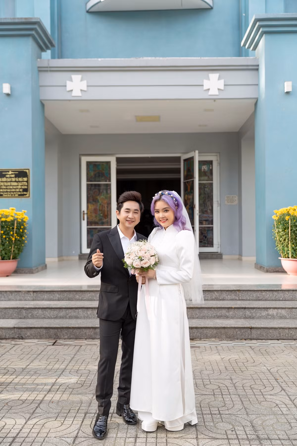 Vợ Bằng Cường ra mắt ở nhóm nhạc Gemini. Cô hoạt động cùng chị gái song sinh Bảo Trân. Nhóm từng đoạt giải nhất cuộc thi Hợp ca tranh tài 2012. Bằng Cường cầu hôn Bảo Anh hôm 13/1.