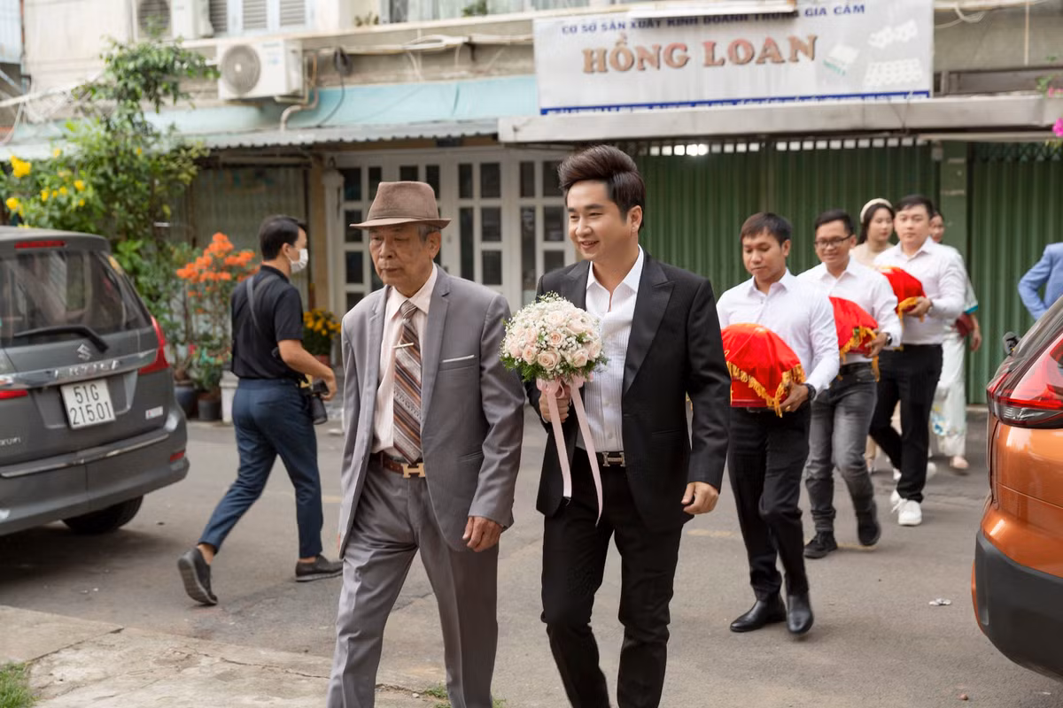 Bằng Cường tâm sự Bảo Anh là người chung thủy và thông minh. Nữ ca sĩ kém chồng 12 tuổi nhưng họ không có quá nhiều khác biệt trong tính cách. Đặc biệt, Bảo Anh là người kỹ tính và có thể bù đắp những thiếu sót cho Bằng Cường để cùng nhau phát triển. Nam ca sĩ cho biết từ ngày quen vợ, anh cầu tiến và cố gắng hơn.