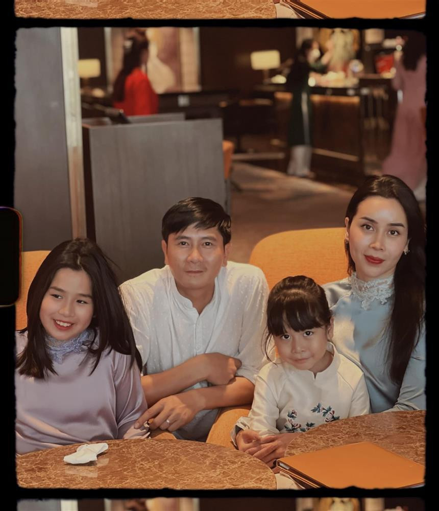  Về đời tư, cô kết hôn với nhạc sĩ Hồ Hoài Anh vào năm 2009. Hơn thập kỷ chung sống, cặp đôi có 2 trái ngọt là những ái nữ xinh xắn, đáng yêu.